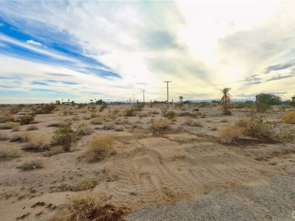 1015 Sea Shore Avenue, Thermal, CA 92274