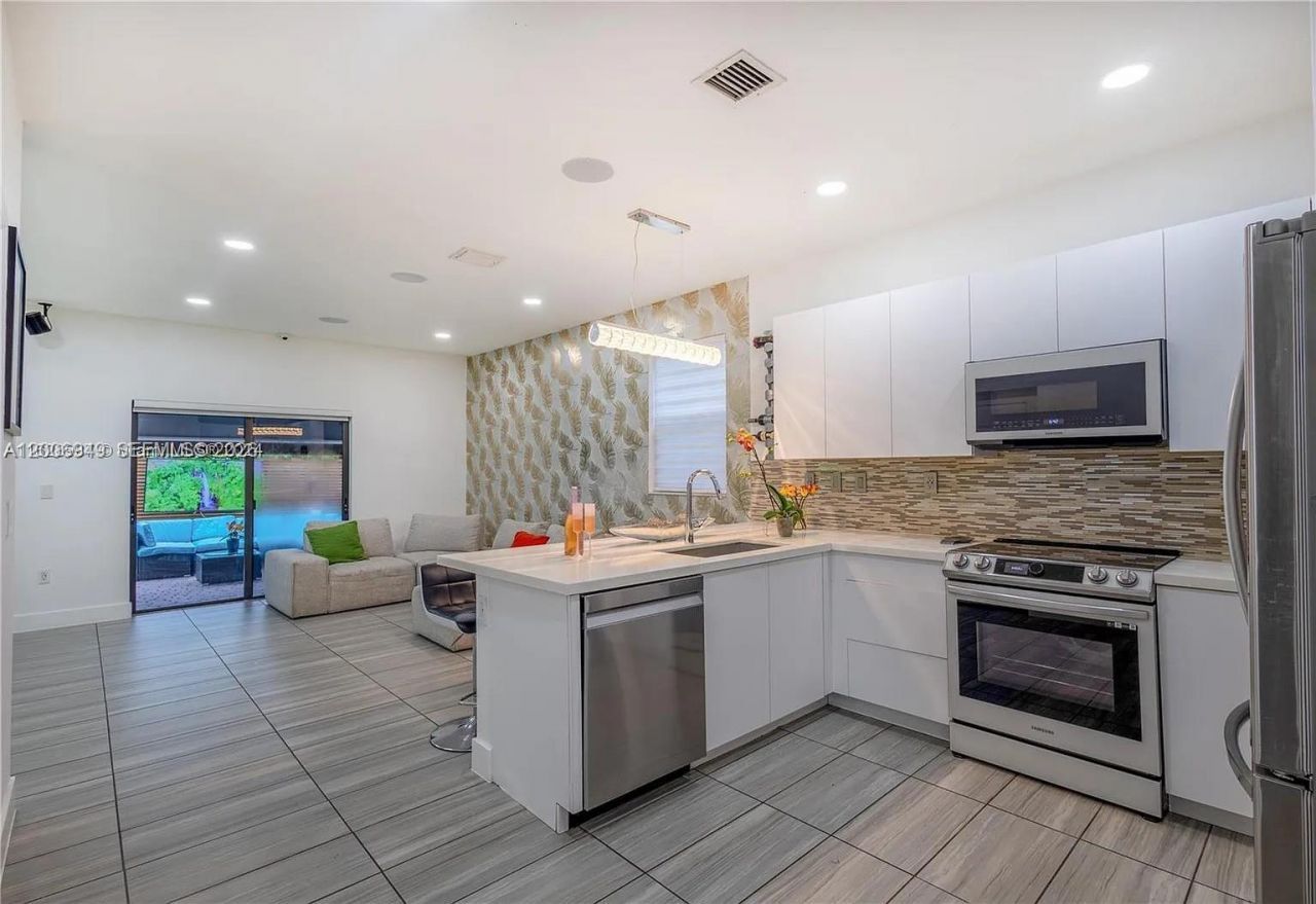 8805 NW 103rd Pl , Unit 1, Doral, FL 33178 Photo