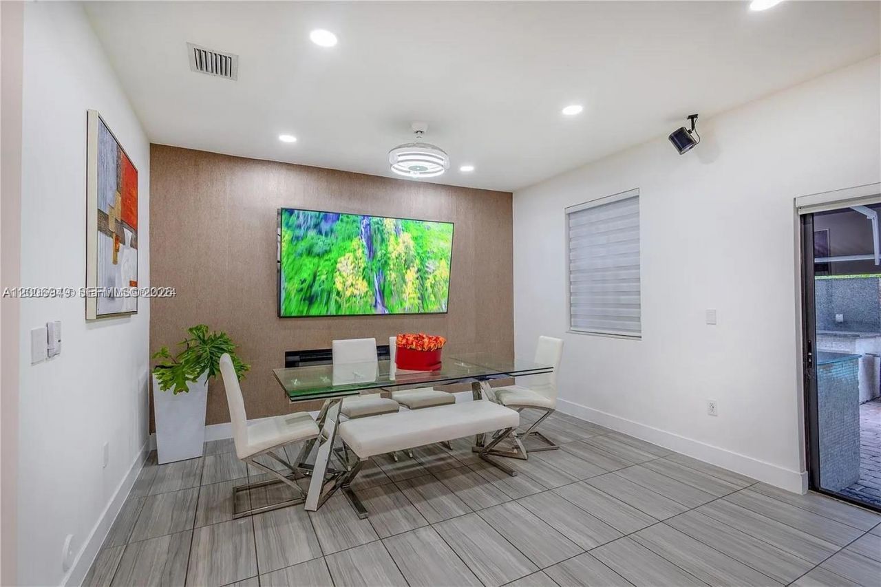 8805 NW 103rd Pl , Unit 1, Doral, FL 33178 Photo