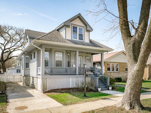 9439 Congress Park Avenue , Brookfield, IL 60513