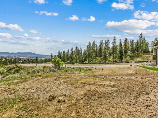 5104 N Scenic Ln, Spokane, WA 99212