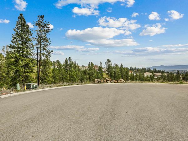 5102 N Scenic Ln, Spokane, WA 99212