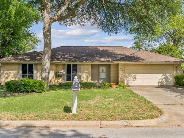 7016 Briardale Drive , North Richland Hills, TX 76182