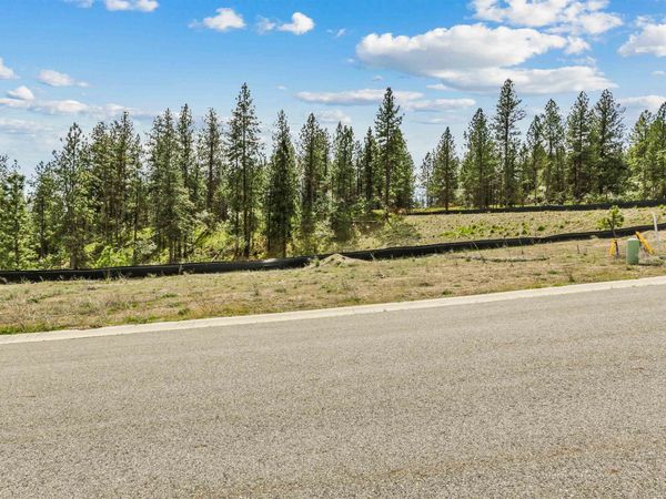 5105 N Scenic Ln, Spokane, WA 99212