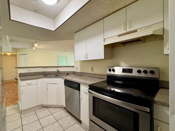 5065 Wiles Road, Unit 204, Coconut Creek, FL 33073