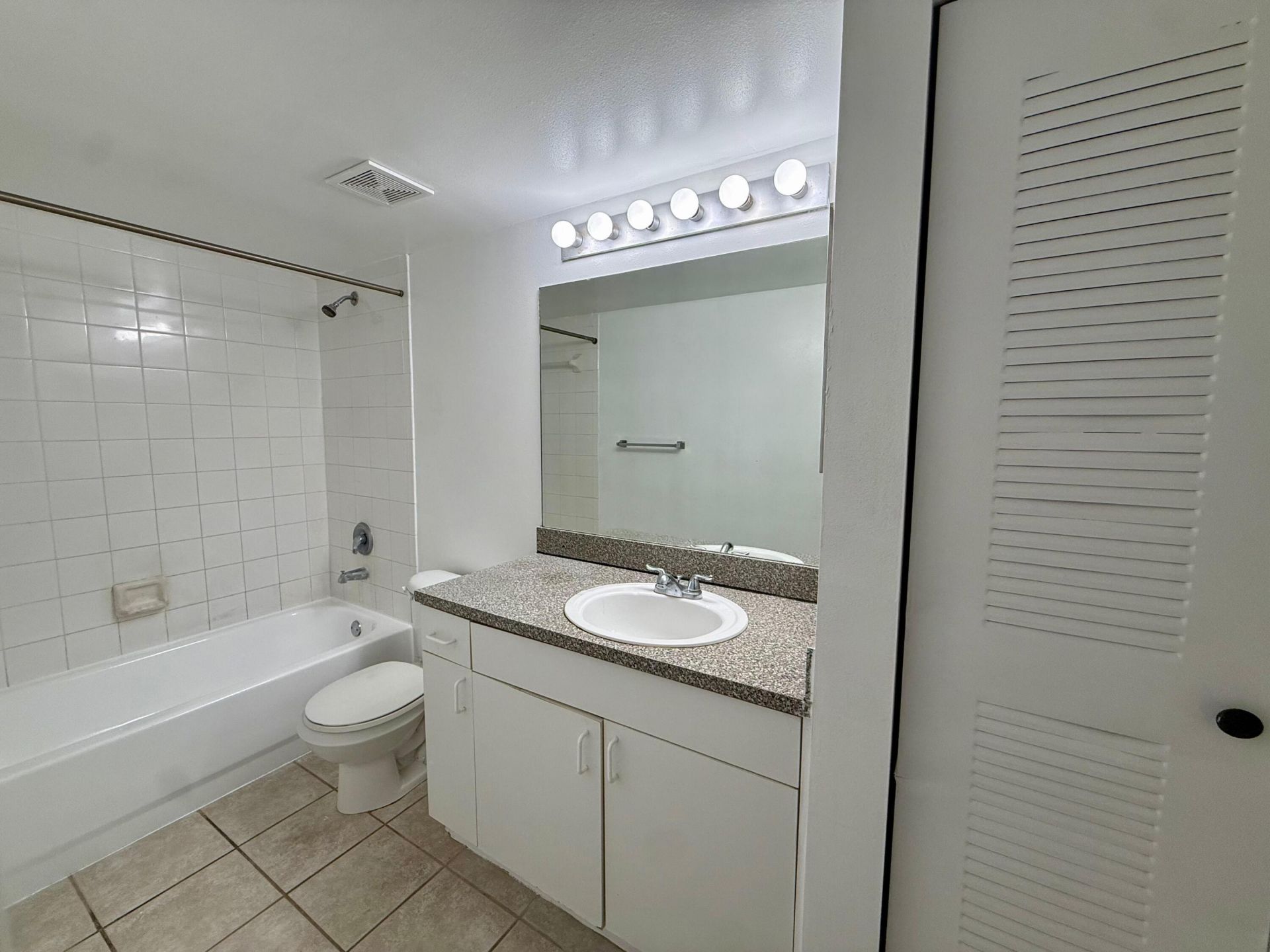 5065 Wiles Road, Unit 204, Coconut Creek, FL 33073 Photo