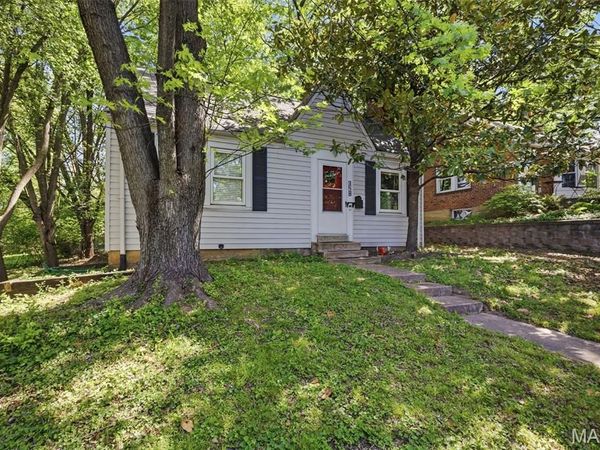 748 N Laclede Station Road , Webster Groves, MO 63119