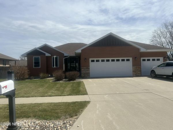 1432 MAYFAIR DRIVE, Watertown, SD 57201