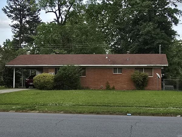 2711 S Bay Street, Pine Bluff, AR 71603