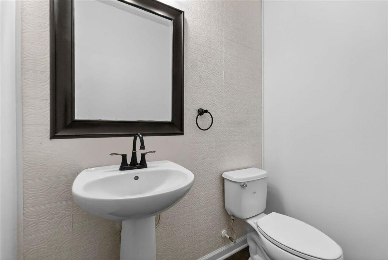 3710 Crescent Way Photo 7