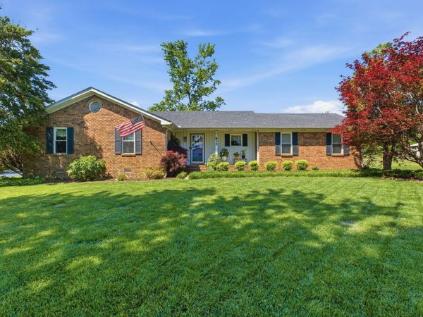 835 S Broadway St , Portland, TN 37148