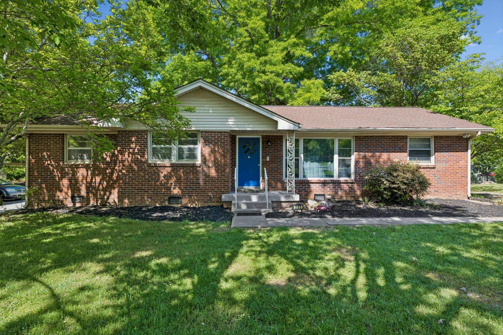 201 Pleasant Hill Dr, Springfield, TN 37172 Main Photo