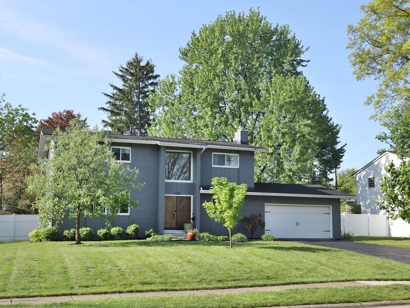 1363 Castleton Road N, Columbus, OH 43220 Photo 1