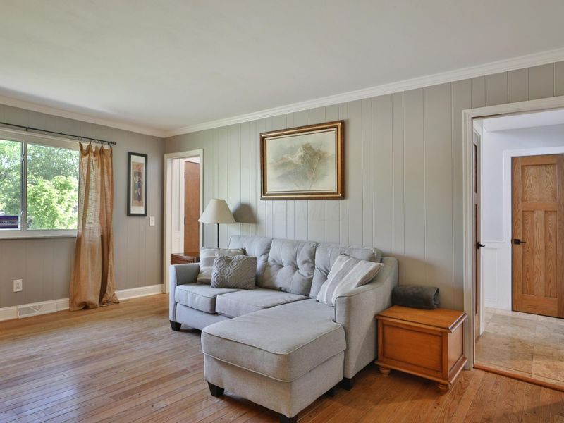 1363 Castleton Road N, Columbus, OH 43220 Photo 11