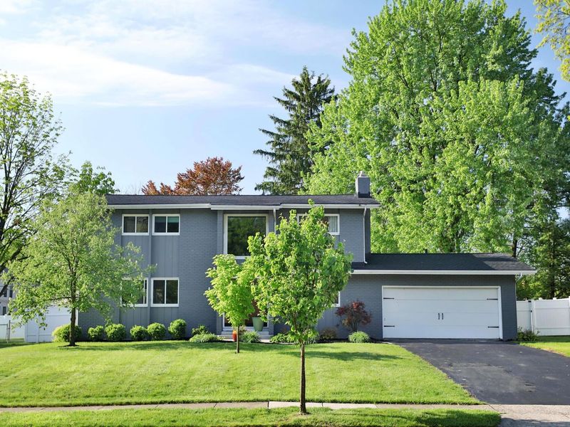 1363 Castleton Road N, Columbus, OH 43220 Photo 2