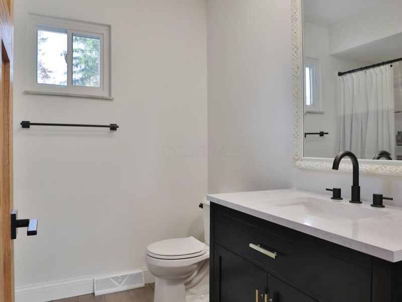 1363 Castleton Road N, Columbus, OH 43220 Photo 39