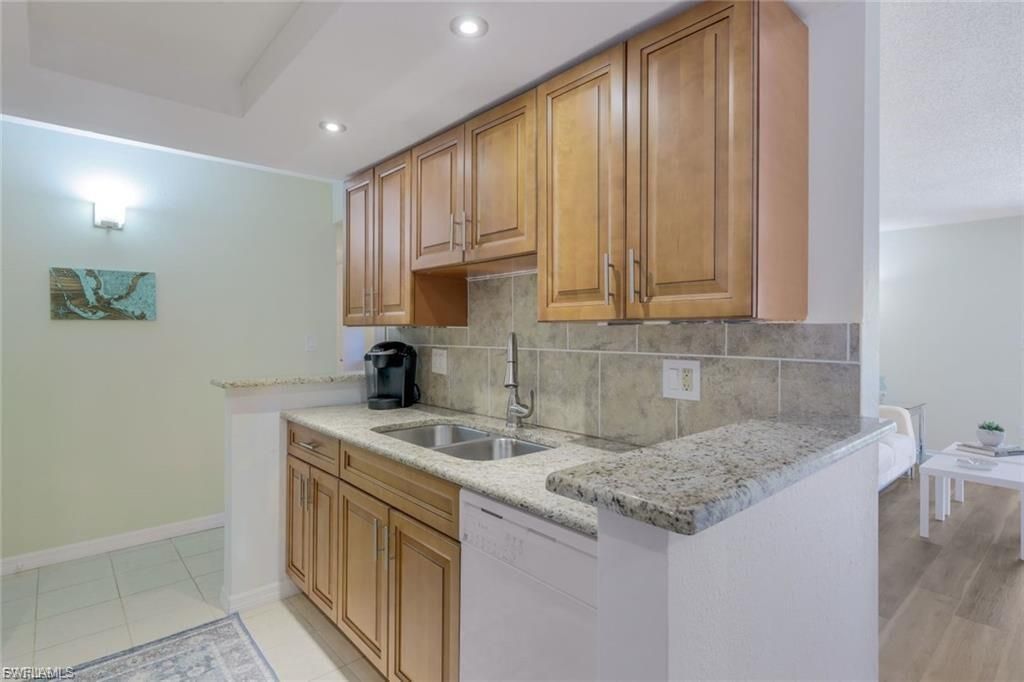 2366 E Mall Dr, Unit 418, Fort Myers, FL 33901 Photo