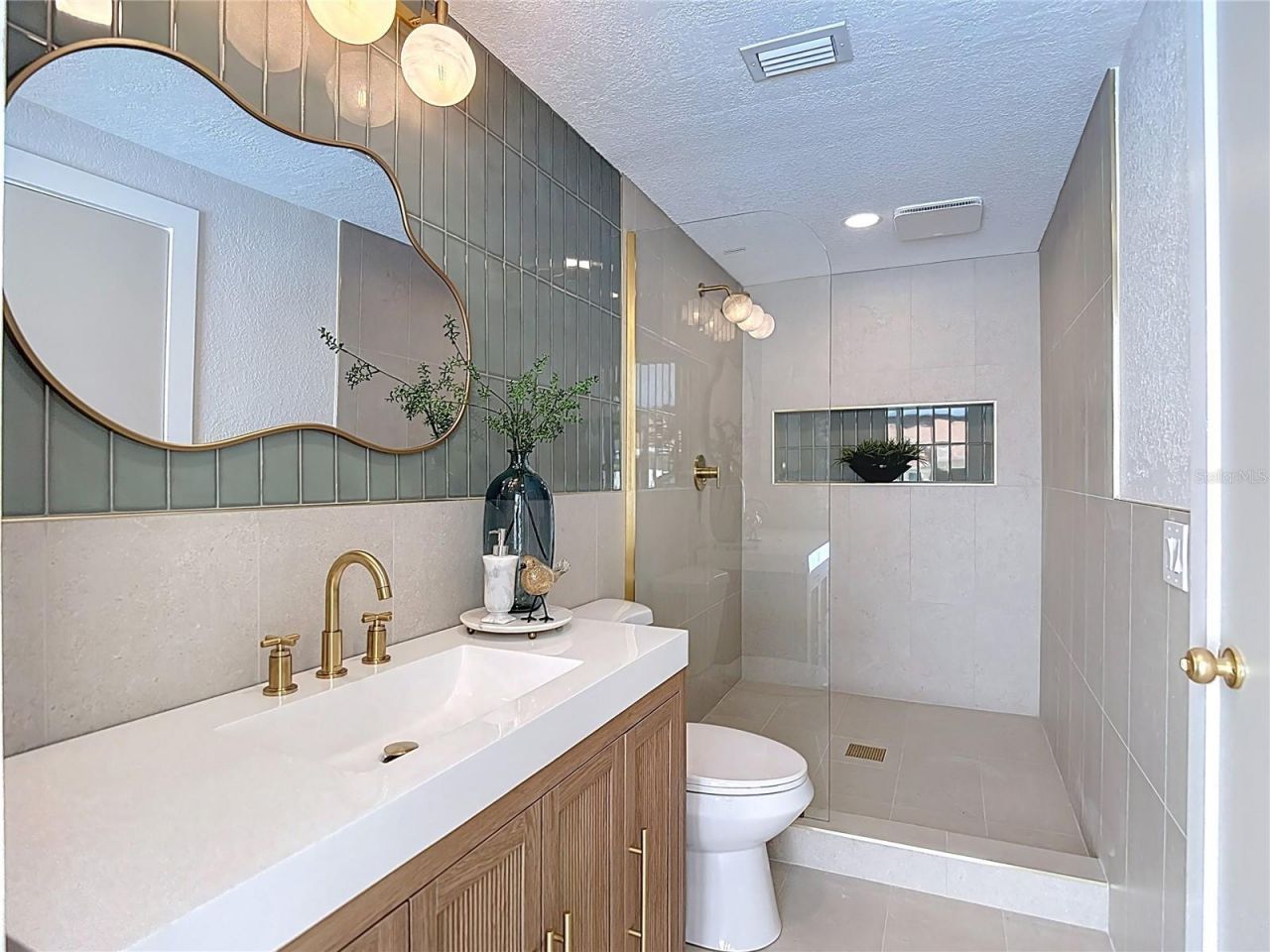 8635 Gum Tree Avenue, New Port Richey, FL 34653 Photo