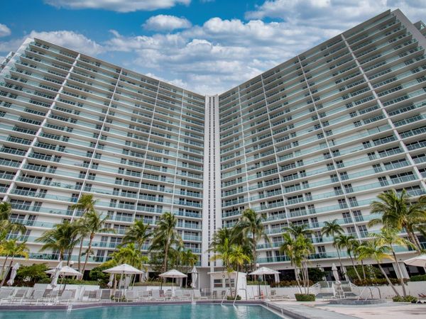 100 Bayview Drive, Unit 618, Sunny Isles Beach, FL 33160