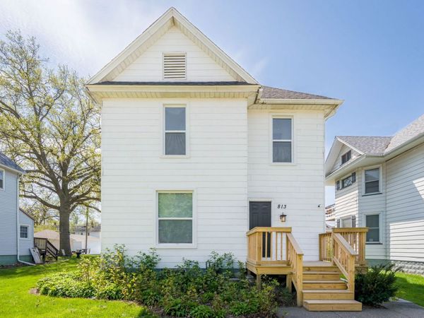 813 W Locust Street , Davenport, IA 52804
