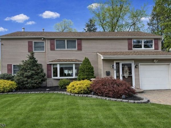 7 Stuart St, Waldwick, NJ 07463