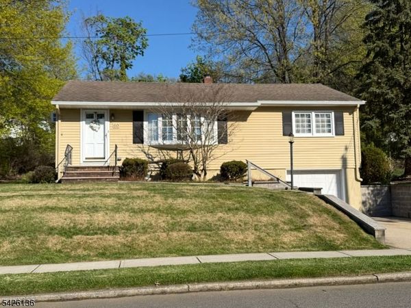 60 Sutton Ave, Totowa, NJ 07512