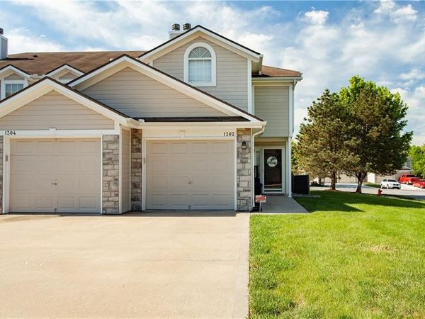 1302 NW Hidden Ridge Circle, Blue Springs, MO 64015