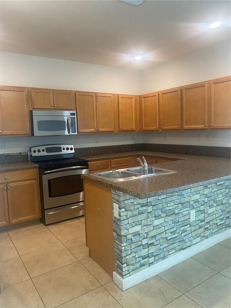 9228 W 33rd Way , Unit 9828, Hialeah, FL 33018 Photo