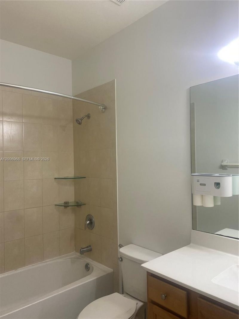 9228 W 33rd Way , Unit 9828, Hialeah, FL 33018 Photo