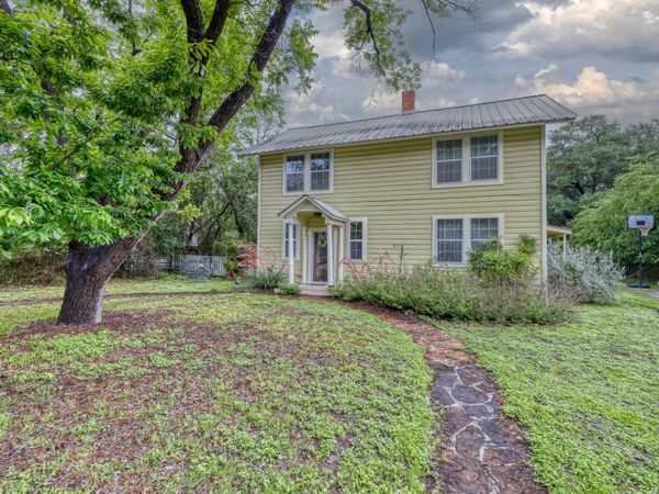 118 W LEONA ST, Uvalde, TX 78801