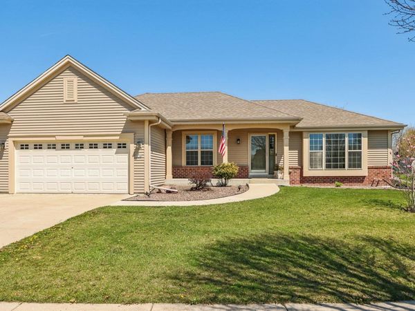 713 Bridlewood Ln Lane, Watertown, WI 53094