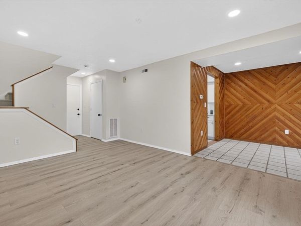 60 Laurelwood, Unit 32-3, Stoughton, MA 02072