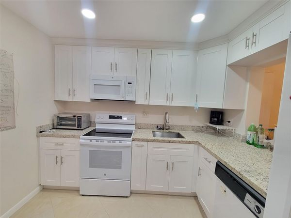 5945 Del Lago Circle, Sunrise, FL 33313