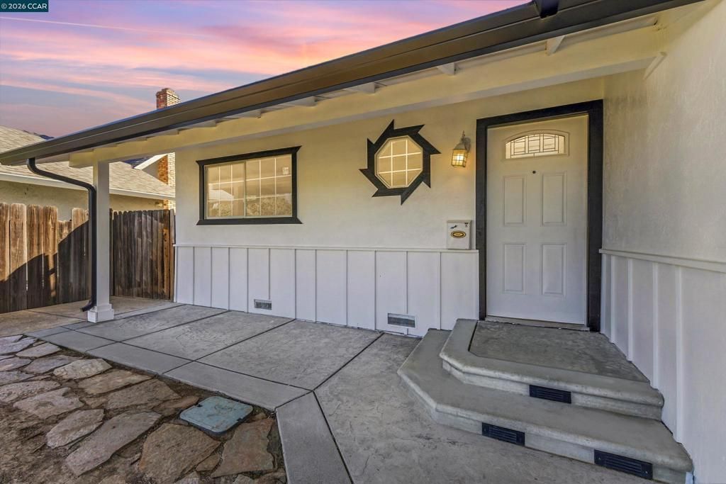 384 Elsinore Dr, Vacaville, CA 95687 Main Photo