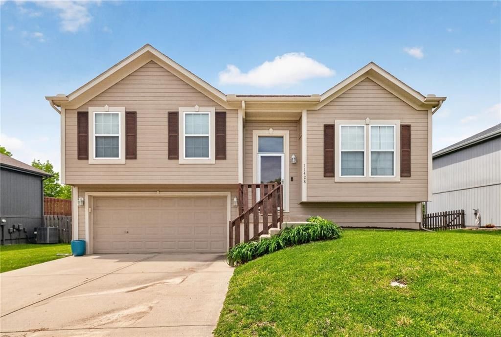 11428 N Farley Avenue, Kansas City, MO 64157 Main Photo