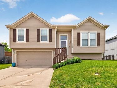 11428 N Farley Avenue, Kansas City, MO 64157