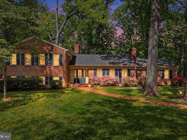 2400 BEEKAY COURT, VIENNA, VA 22181