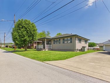 1012 McConnell Dr, Moundsville, WV 26041
