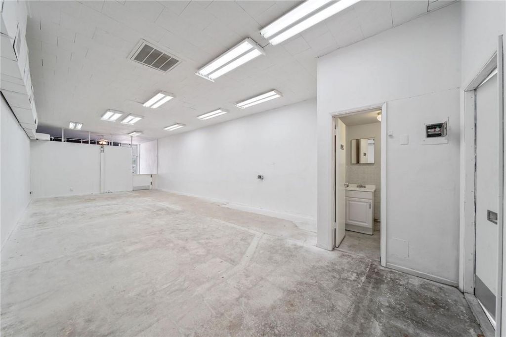 1900 E Oakland Park Boulevard, Fort Lauderdale, FL 33306 Photo