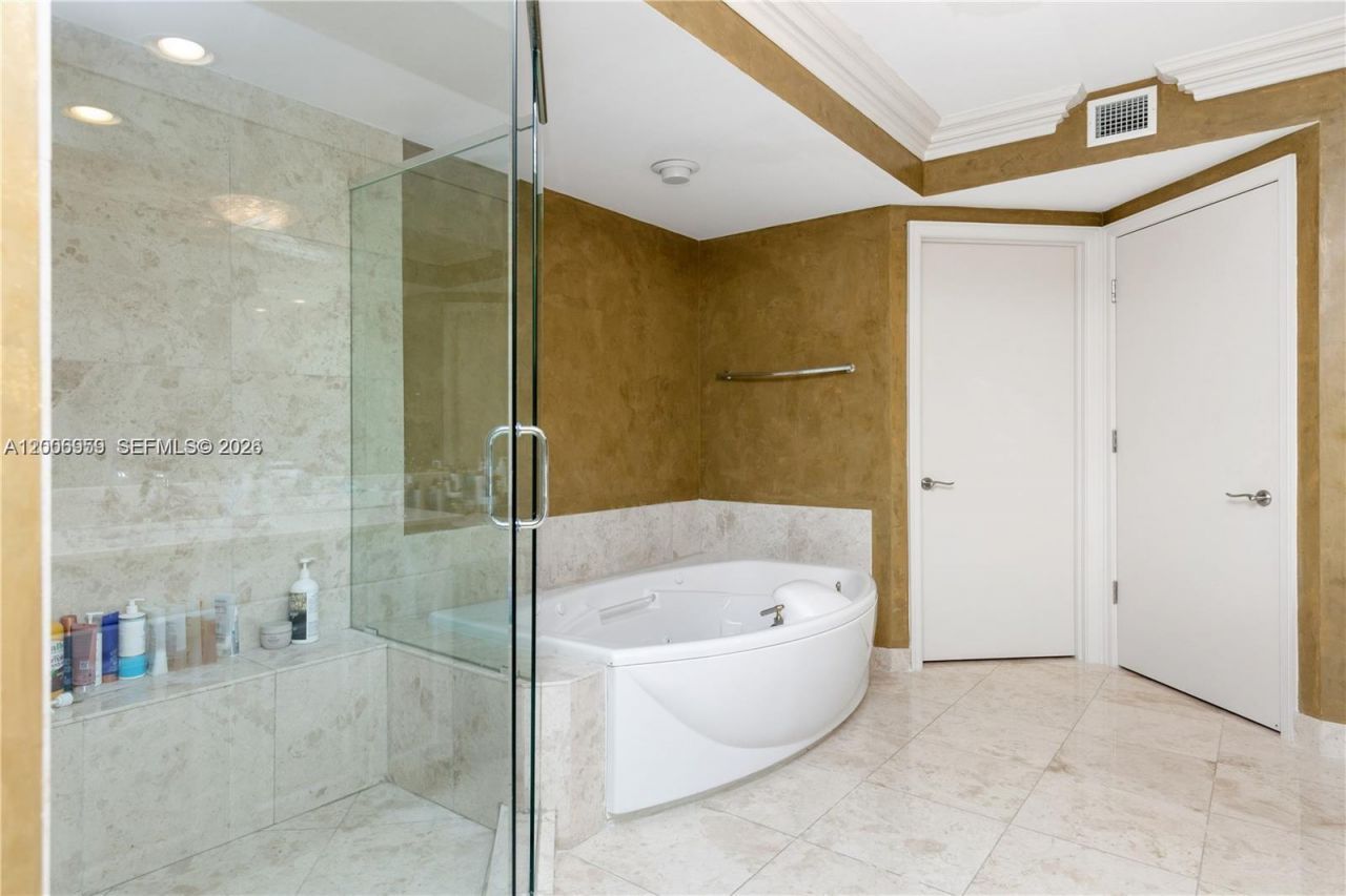 20201 E Country Club Dr , Unit 1006, Aventura, FL 33180 Photo