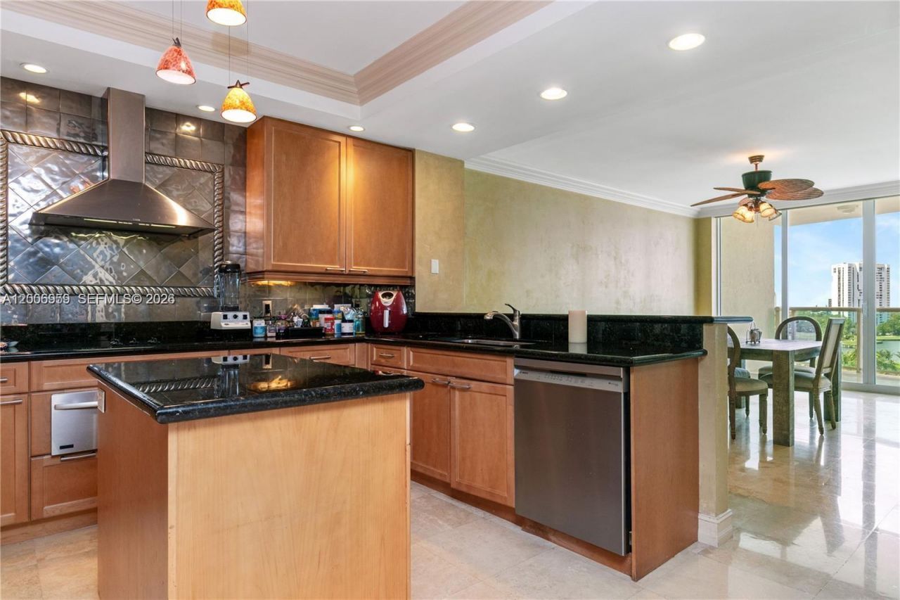 20201 E Country Club Dr , Unit 1006, Aventura, FL 33180 Photo