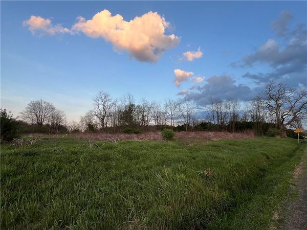 1748 Mercer Rd , Fredonia, PA 16124