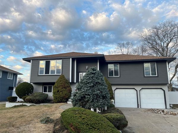 5 Farmstead Road , Commack, NY 11725