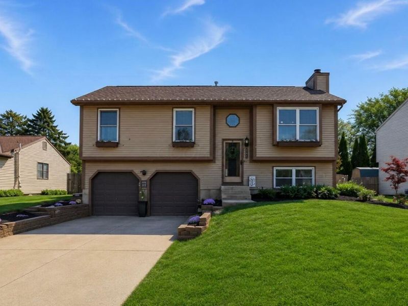 300 Pathfinder Drive, Reynoldsburg, OH 43068 Photo 1
