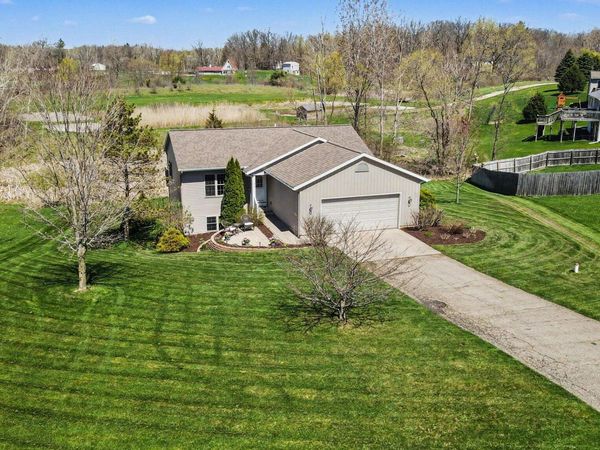 2081 Winston View Drive NE, Cedar Springs, MI 49319