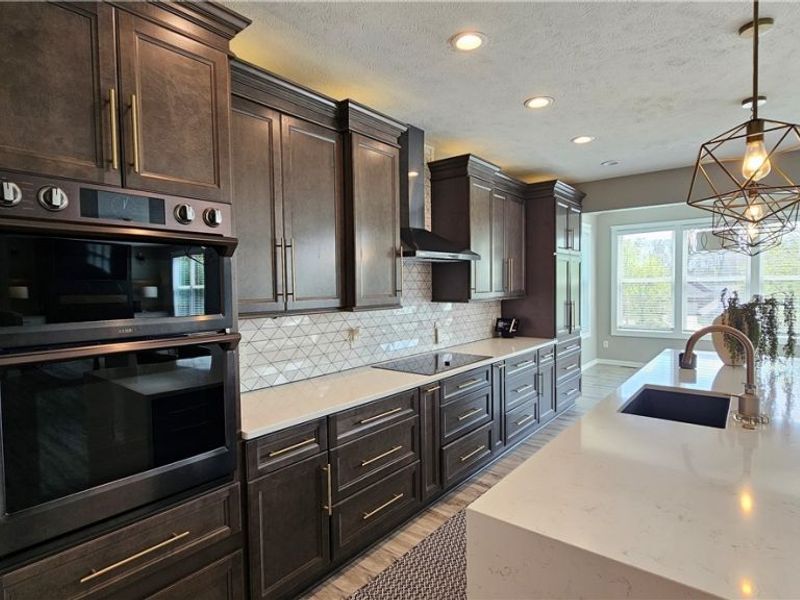 9337 Ellis Way, Strongsville, OH 44136 Photo 3