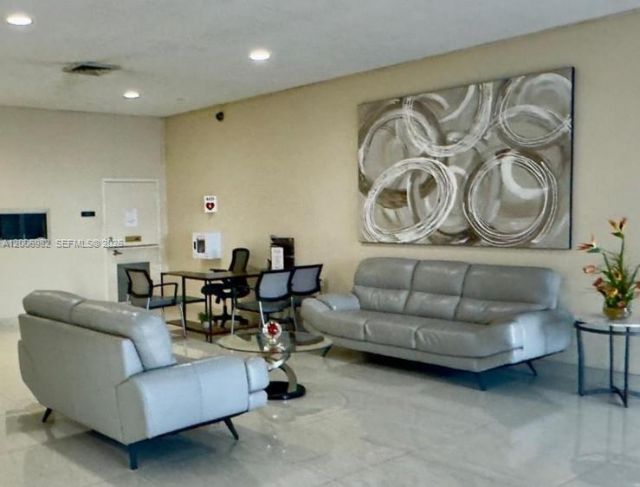 427 Golden Isles Dr, Unit 7J, Hallandale Beach, FL 33009 Photo
