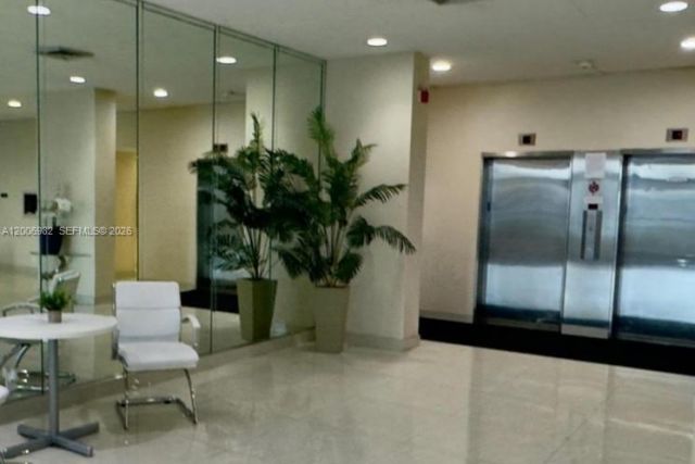 427 Golden Isles Dr, Unit 7J, Hallandale Beach, FL 33009 Photo