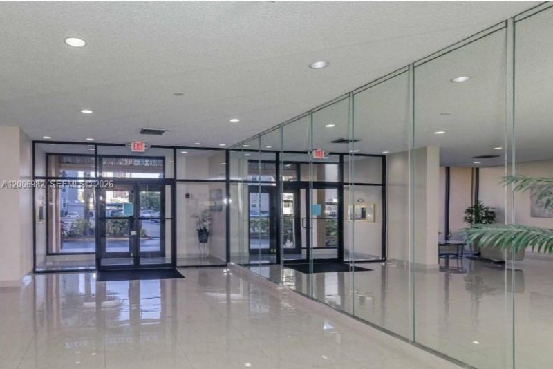 427 Golden Isles Dr, Unit 7J, Hallandale Beach, FL 33009 Photo
