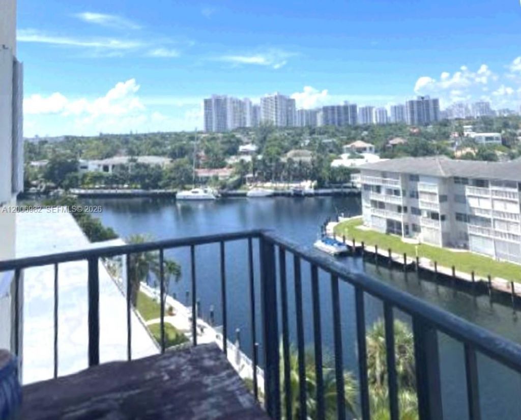 427 Golden Isles Dr, Unit 7J, Hallandale Beach, FL 33009 Photo